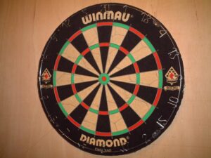 Dart wins in first round of French Open qualifying but Evans out