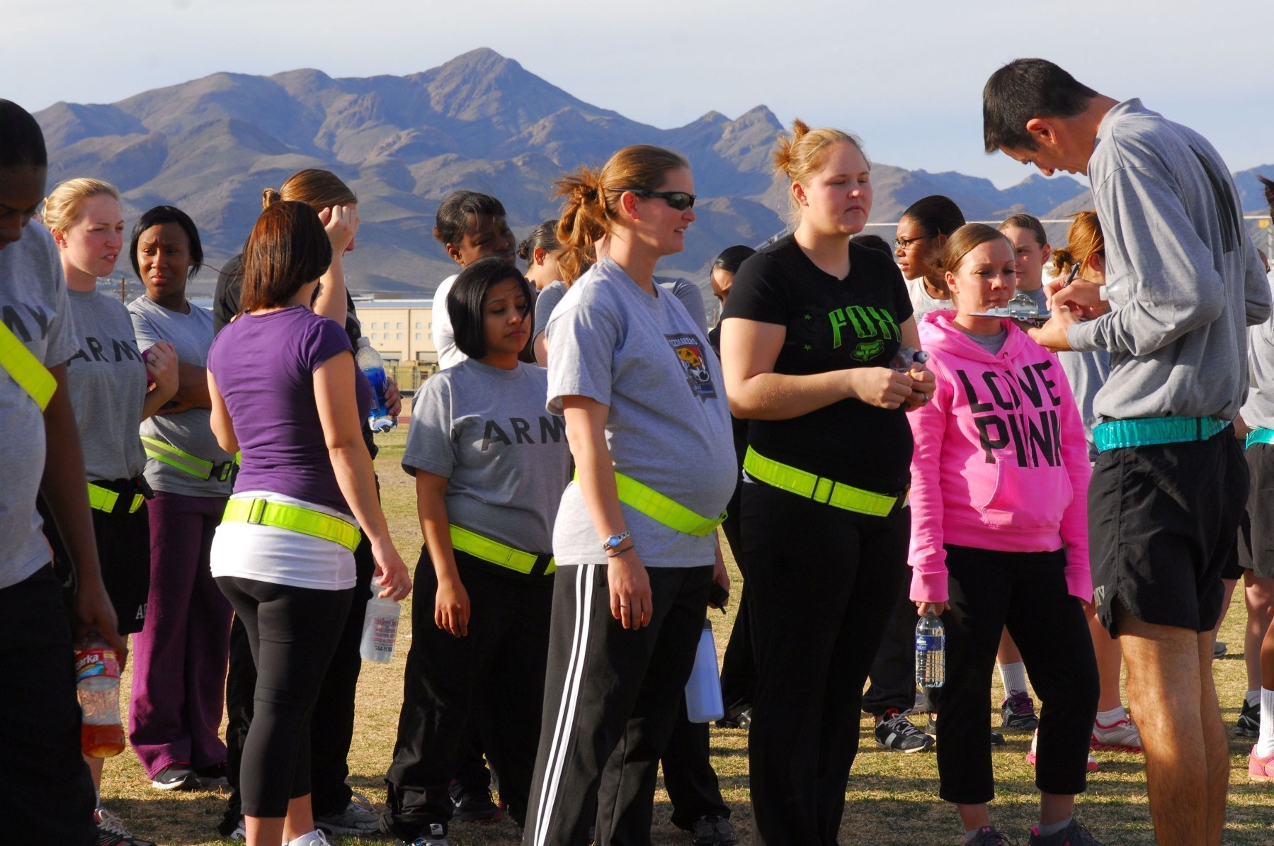 Pregnancy Fitness: Soldiers stay mentally and physically fit