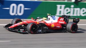 Hamilton and Ferrari a huge title threat - Russell